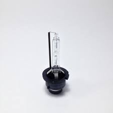 Foco de xenón para automóvil con la descripción "Ampolleta Xenon D2S P32D-2 85V 35W" que se utiliza en vehículos en Chile.