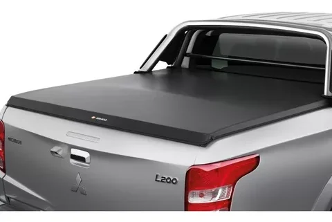 Capota marítima negra para camioneta Mitsubishi L200 doble cabina 2016-2024, Ram 1200 2018-2019 y Fiat Fullback 2015-2018, modelos sin protector de vidrio original. Accesorio para vehículos pickup en Chile.