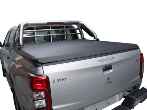 Capota marítima con reja para Mitsubishi L200 Triton 2016-2019, ideal para proteger la carga en camionetas.