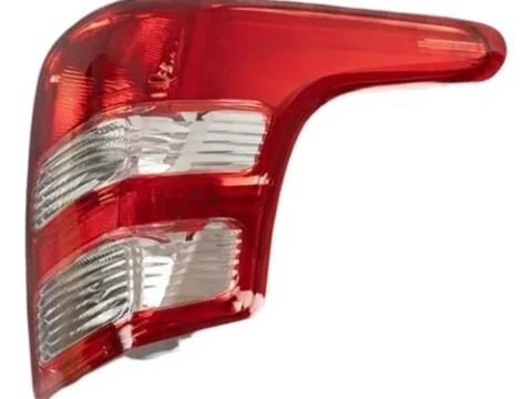 Farol trasero izquierdo de un Mitsubishi Triton L200 del año 2016 al 2019 en Chile.