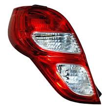 Farol trasero izquierdo de un Chevrolet Spark GT 2018 en adelante. Repuesto original para automóviles en Chile.