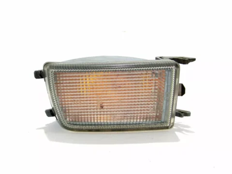 Foco intermitente izquierdo delantero para Volkswagen Golf A3 fabricado entre 1992 y 1998, con luz naranja. Compatibilidad con modelos chilenos.