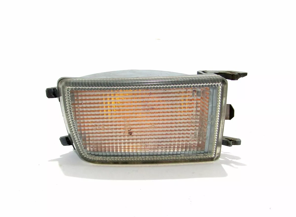 Farol Intermitente Izquierdo Volkswagen Golf A3 1992/1998 12 Foco intermitente izquierdo delantero para Volkswagen Golf A3 fabricado entre 1992 y 1998, con luz naranja. Compatibilidad con modelos chilenos.