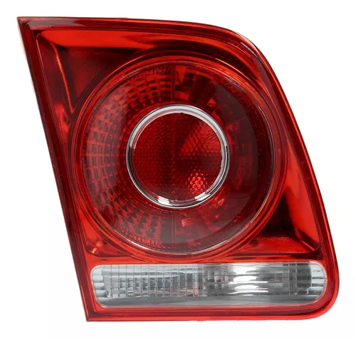 Farol Trasero Interior Izquierdo Volkswagen Bora 2008/2014 4 Detalles del farol trasero interior izquierdo del Volkswagen Bora año 2008 a 2014.