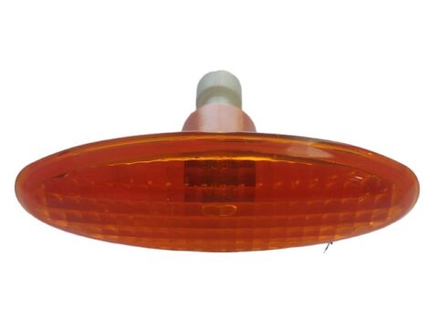 Farol de la cubierta del guardabarros de un Mahindra Pik Up del año 2011 al 2016. Un farol nítido y detallado con diseño moderno y elegante. Ideal para camionetas en Chile.