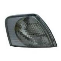 Farol delantero ahumado del modelo Volkswagen Passat B5 1997/2000 en Punta Derecho con luz principal encendida.