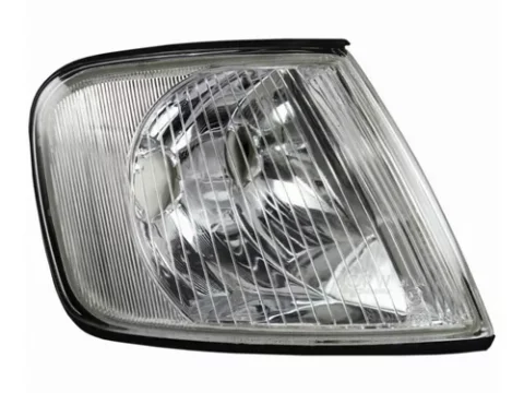 Farol delantero de un Audi A3 blanco, modelo 1996 a 2000, ubicado en Punta Derecha. Altamente detallado y muy bien cuidado.