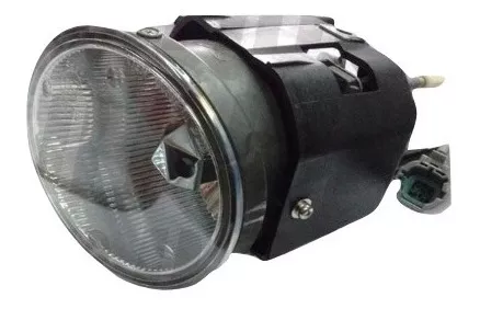 Faro antiniebla del lado derecho de un Nissan D22 fabricado entre 2002 y 2010. Especialmente para el público chileno.