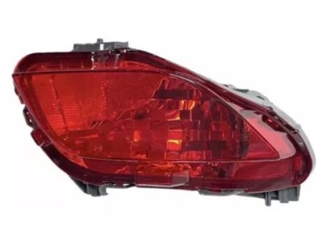 Farol derecho del parachoques trasero de un Toyota Yaris Sedán 2014 en adelante.