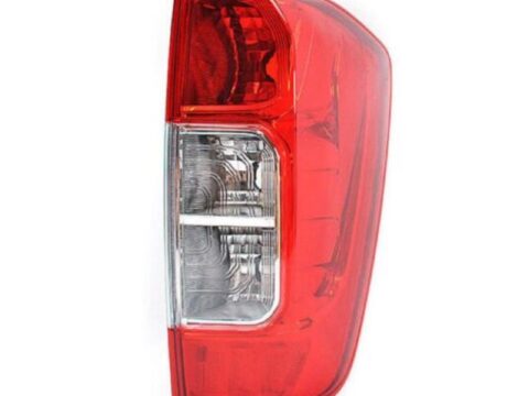 Repuesto del farol trasero derecho para un automóvil Nissan NP300 del año 2016 al 2021, ideal para vehículos en Chile.