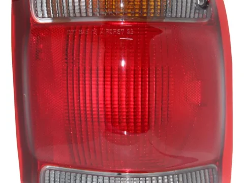 Farol trasero derecho de un Ford Ranger modelo 2001 a 2004. Producto disponible en Chile para comprar.