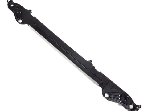 Imagen de un cubre radiador superior para un Toyota Rav4 del año 2013 al 2018, ideal para proteger el radiador de tu vehículo.