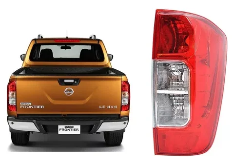 Fotografía del farol trasero derecho de un vehículo Nissan NP300 del año 2016 al 2020.