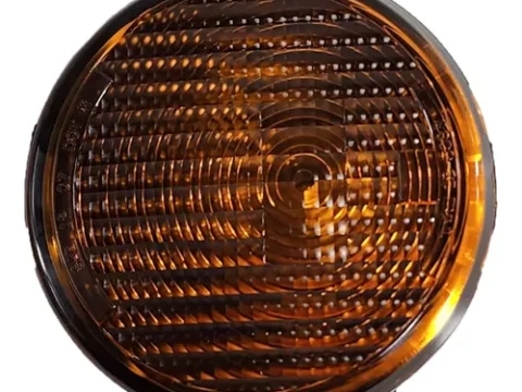Farol intermitente delantero derecho de un Jeep Wrangler 2007/2013, ubicado en la máscara del vehículo - Pieza de repuesto automotriz.