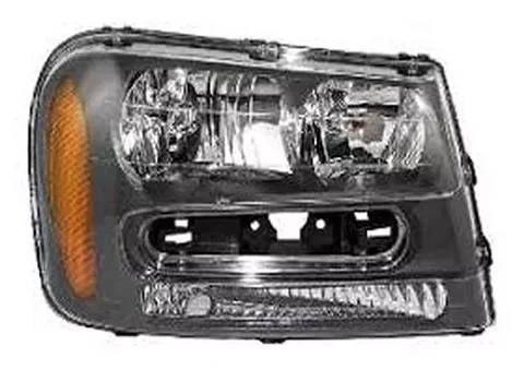 Fotografía del faro delantero derecho de un Chevrolet Trailblazer fabricado entre 2002 y 2005.