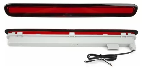 Farol delantero de un Toyota Hilux Revo 2016/2024 con luces LED, detalle de diseño y tecnología en Chile.