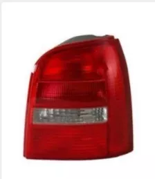 Faro trasero derecho de un auto marca Audi A4 modelo 1999/2001, versión Station Wagon.
