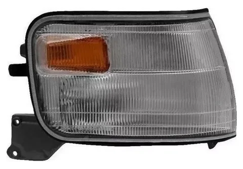 Farol delantero de un vehículo Mitsubishi L300 del año 2005 a 2015 en Punta Derecho. Altamente detallado y en perfectas condiciones.