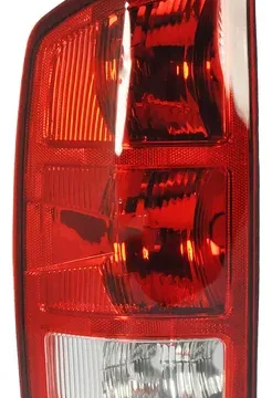 Farol trasero izquierdo de un Mazda B2500 4WD del año 2002 al 2006, imagen principal del producto.