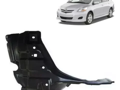 Imagen de un cubre motor derecho para un Toyota Yaris del año 2006 al 2013, pieza de repuesto para automóviles.
