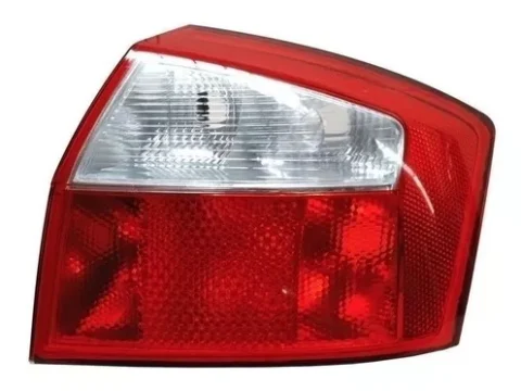 Faro trasero derecho de un Audi A4 Sedán del 2001 al 2004.