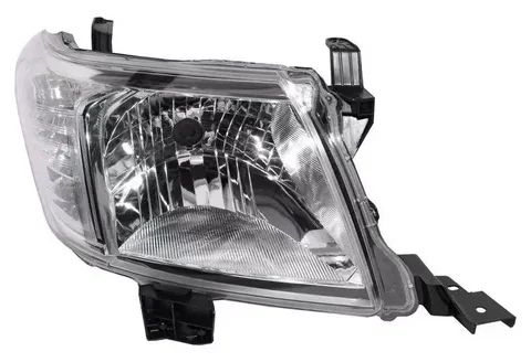 Faro delantero de un Toyota Hilux 2012/2015 en perfectas condiciones, ideal para reparación y reemplazo del óptico derecho.