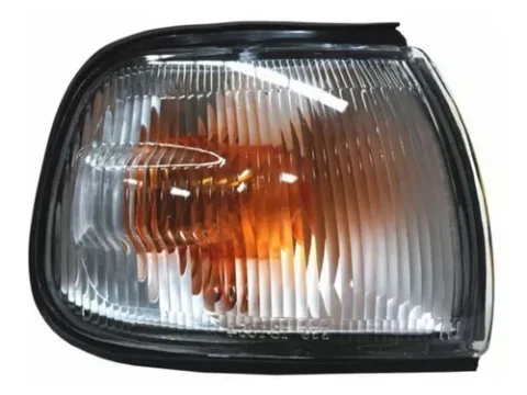 Imagen principal de un farol delantero del Nissan V16, modelo fabricado entre 1989 y 1992, en Chile.