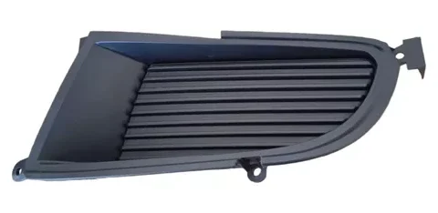 Detalle del bisel neblinero de un Mitsubishi Lancer modelo 2004 a 2006, para venta en Chile.