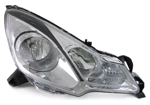 Fotografía del lado derecho del faro delantero de un Citroen DS3 modelo 2010/2014 Hatchback