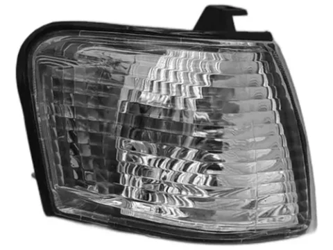 Faro delantero de un Toyota Tercel modelo 1998/2000 en Punta Derecha, Chile