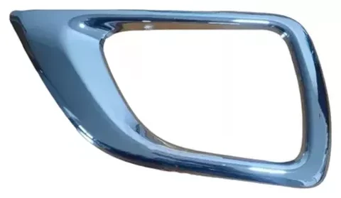 Farola izquierda con neblinero para Nissan Np300 modelo 2016-2020 con un bisel metálico. Apto para vehículos en Chile.