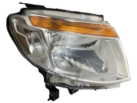 Óptico derecho para Ford Ranger 2013/2015 con regulación eléctrica, sin motor. Producto de alta calidad para vehículos en Chile.