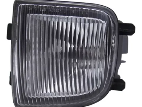 Farol delantero izquierdo de un automóvil Nissan Pathfinder del año 2002 al 2007, conocido como neblinero. Ideal para conductores en Chile.