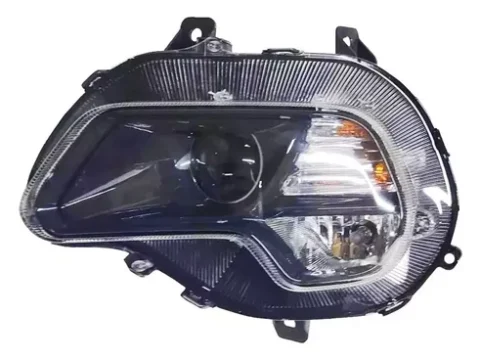 Faros delanteros de un Chevrolet Groove 2021/2024 con luces halógenas en el lado izquierdo.