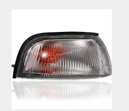 Farol delantero de un Mitsubishi Lancer modelo 1998/2000 ubicado en la Punta Derecha de un automóvil.