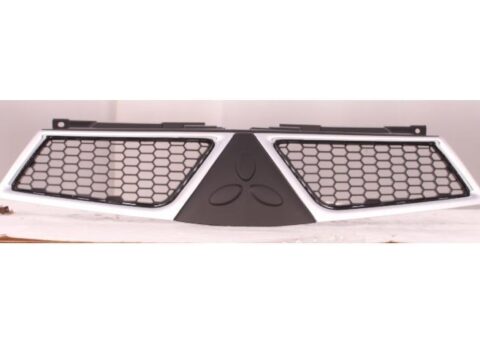 Vista frontal del Mascara Mitsubishi Montero Sport G2 año 2010 a 2013