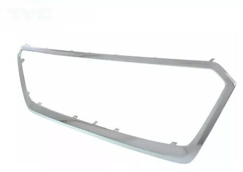 Fotografía del marco cromado de la máscara de un Subaru XV 2013/2015