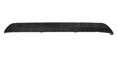Spoiler trasero de un Peugeot 208 modelo 2012 a 2015 sin rebaje para salida de escape, ideal para mejorar el aspecto estético y aerodinámico del automóvil. Adecuado para la audiencia chilena interesada en personalizar su vehículo.