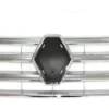 Cromada máscara frontal de Renault Duster 2012 a 2015, accesorio vehicular elegante y llamativo.