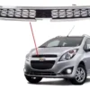 Fotografía de un Chevrolet Spark Gt del año 2013-2017 con la máscara superior destacada en primer plano.