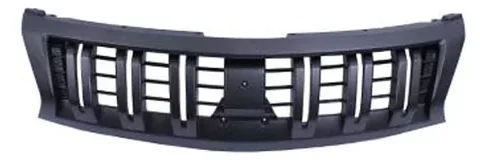 Camioneta Mitsubishi L200/Triton modelo 2016 a 2018 con máscara negra en primer plano.