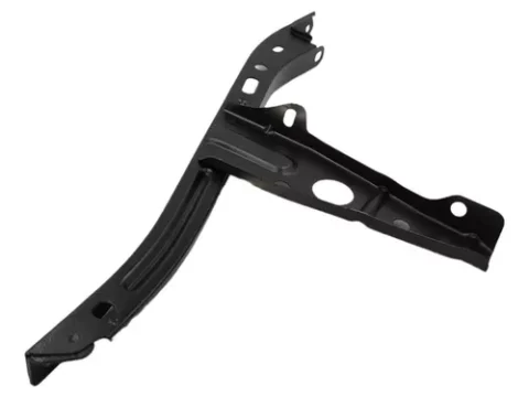 Pieza de repuesto para el soporte de cierre de capó de un Toyota Hilux Vigo fabricado entre 2005 y 2015, vista principal. Ideal para reparaciones y mantenimiento de vehículos en Chile.