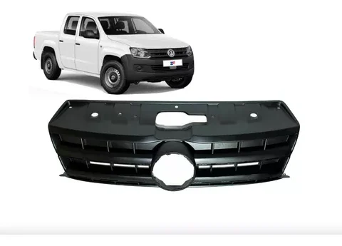 Camioneta Volkswagen Amarok 2013/2016 con la máscara negra en primer plano.