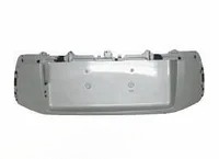 Placa de matrícula delantera de un Nissan Navara fabricado entre 2010 y 2015.
