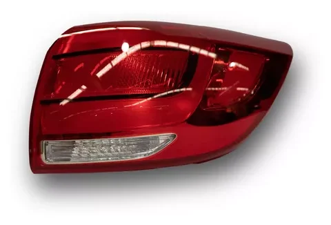Farol trasero derecho de un automóvil Kia Sportage del año 2015/2016, pieza de repuesto original para vehículos en Chile.