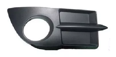Rejilla del parachoques derecho de un Renault Clio del año 2006 al 2011 con orificio para neblinero.