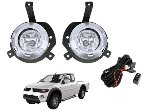 Foto de un kit de neblineros para un Mitsubishi L200 modelo 2006/2009 en color negro, ideal para mejorar la visibilidad y estética de tu vehículo.