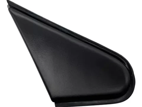 Espejo izquierdo de un Mitsubishi Lancer año 2001-2008, una de las piezas principales de un vehículo de origen japonés común en Chile.