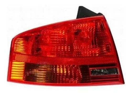 Detalle del farol trasero izquierdo para el Audi A4 sedán del año 2004 al 2007, enfoque principal de la imagen.