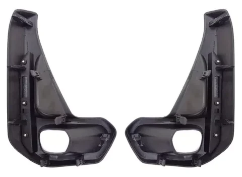 Faro antiniebla Toyota Hilux Revo 2021 con orificio para neblineros.